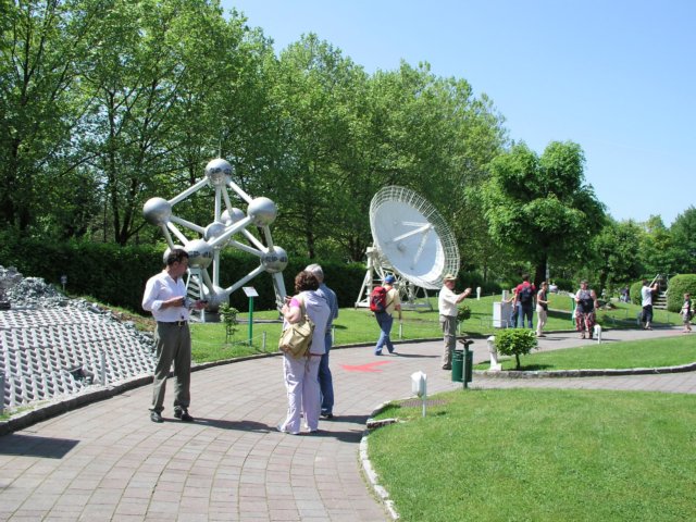 atom.jpg